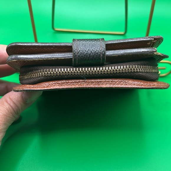 Louis Vuitton Embossed Mens Wallett - Picture 2 of 12